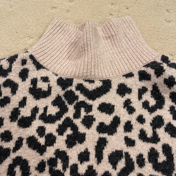 Yet Again Cheetah 🐆 Sweater Juniors Size S - Picture 2 of 5